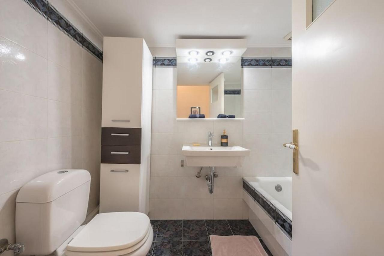 Central 3Br Apartment Next To Panormou Metro! أثينا المظهر الخارجي الصورة